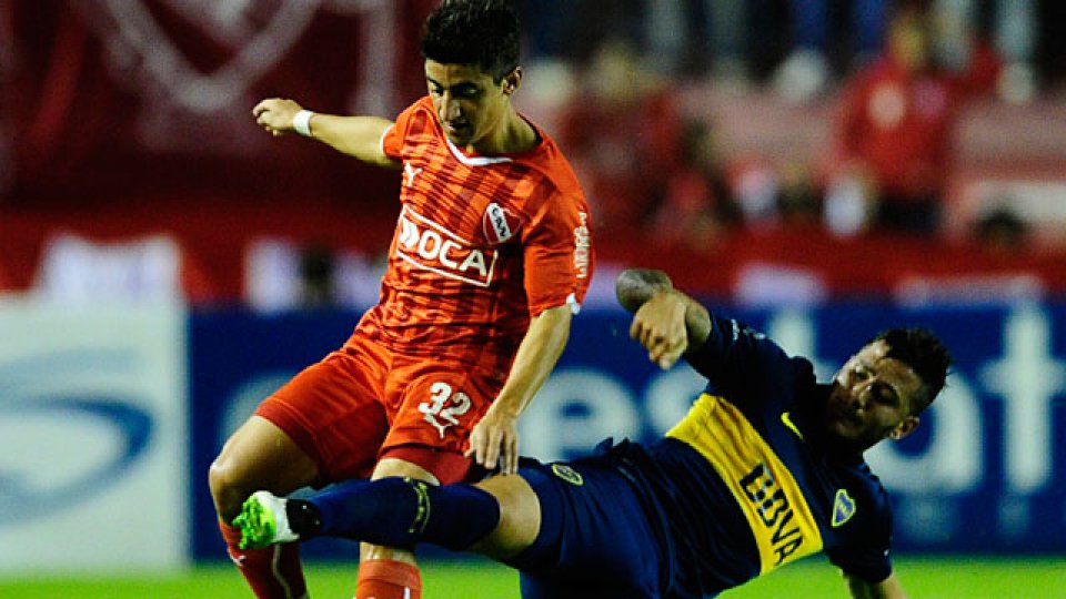 Boca aguantó ante el Rojo, empató y sigue puntero.