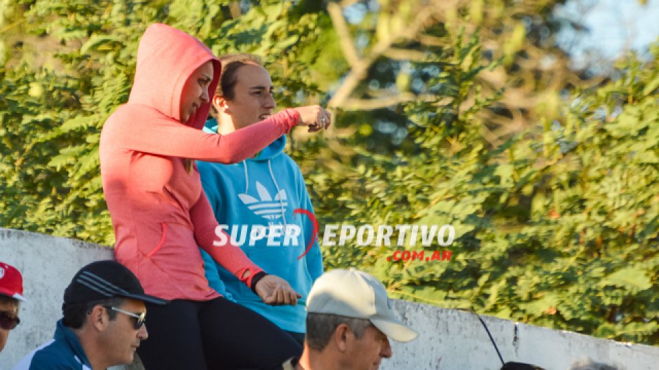 Todo el color de los hinchas del Gato alentando al equipo.