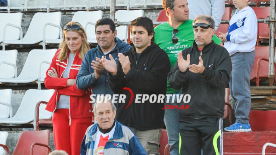 Todo el color de los hinchas del Gato alentando al equipo.