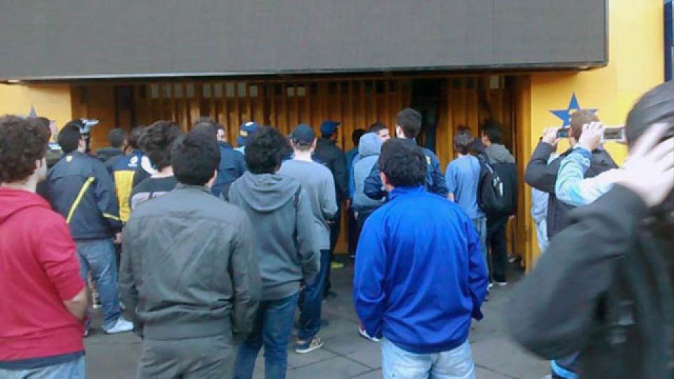 Los socios protestaron por problemas para sacar entradas.