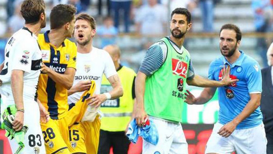 El pipita insulta al arquero del Parma luego del empate 2 a 2.