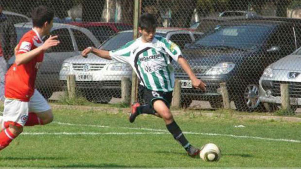 Emanuel, con la camiseta de Banfield años atrás.