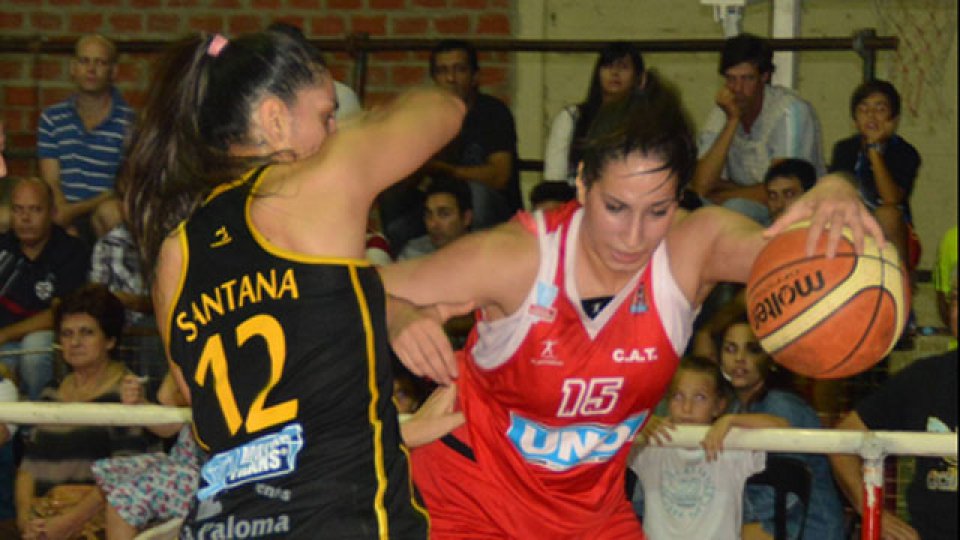 Las chicas de Talleres no pudieron con el líder.