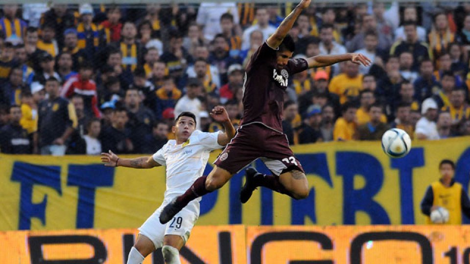 Central igualó ante Lanús y salvó el invicto.