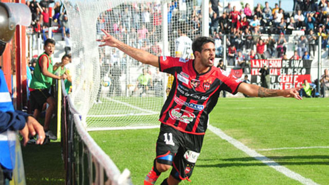 Jara marcó el primer gol del Santo. (Foto: El Diario)
