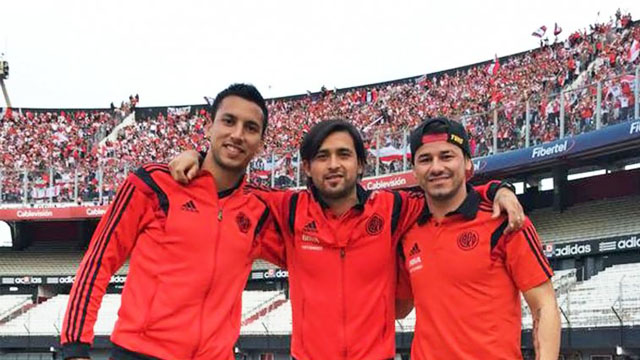 Los jugadores del Millonario y su imagen con la Centenario Alta repleta.