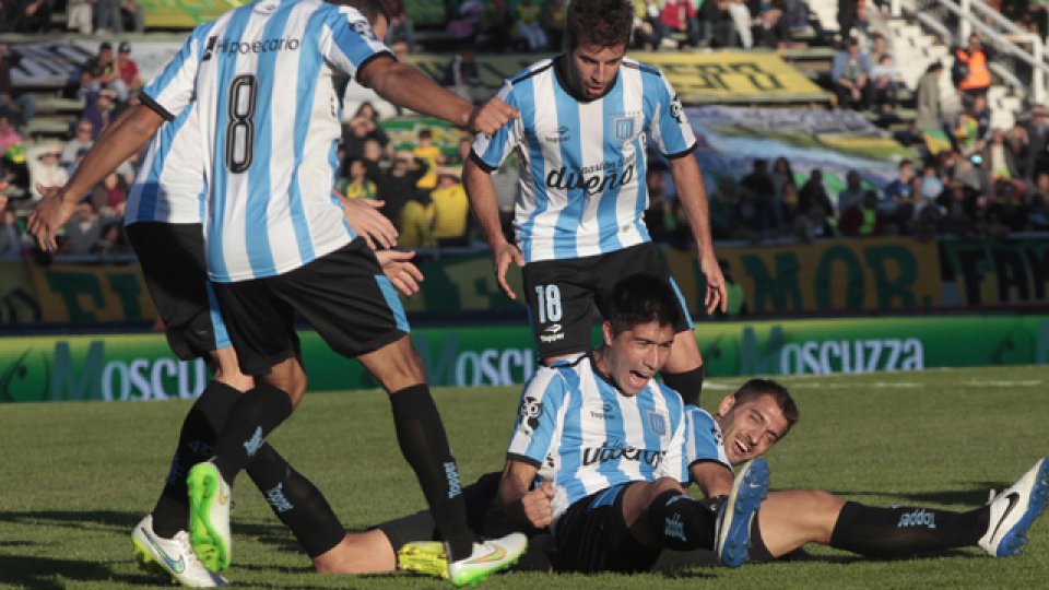 Lollo grita el gol del triunfo para Racing.