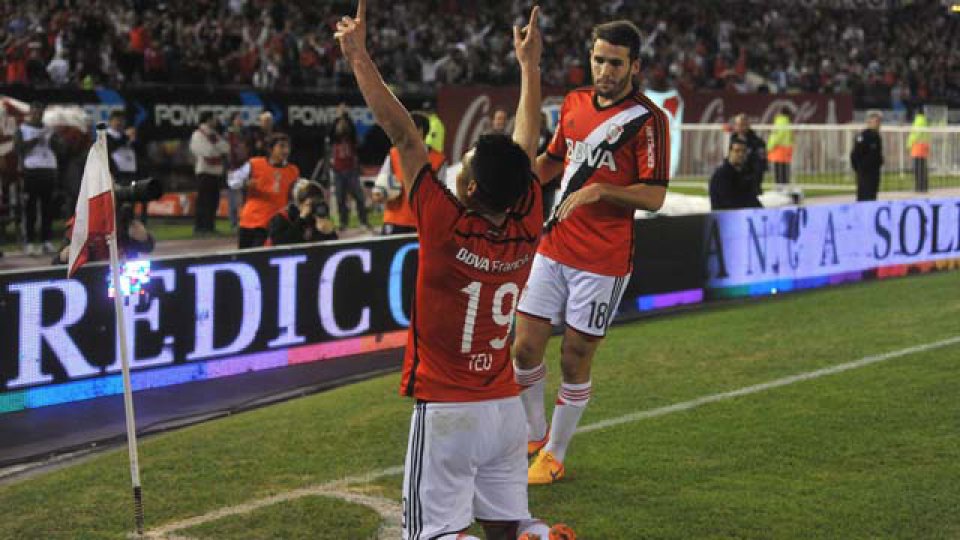 El colombiano convierte antes de irse a la Copa América.