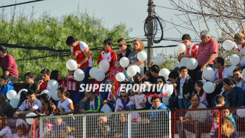 El público acompañó al Rojiblanco en la tarde del domingo.