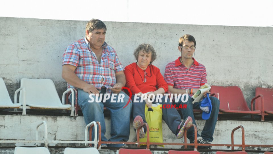 El público acompañó al Rojiblanco en la tarde del domingo.