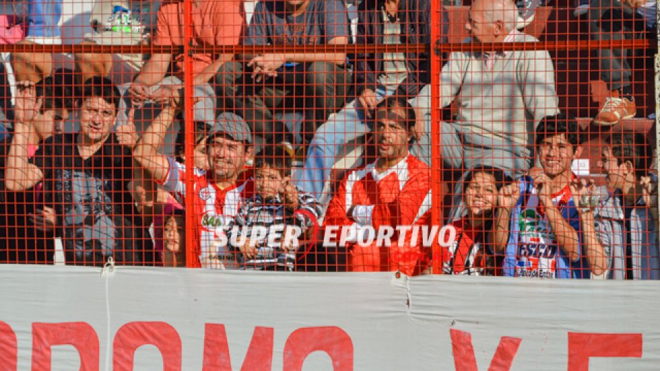 El público acompañó al Rojiblanco en la tarde del domingo.