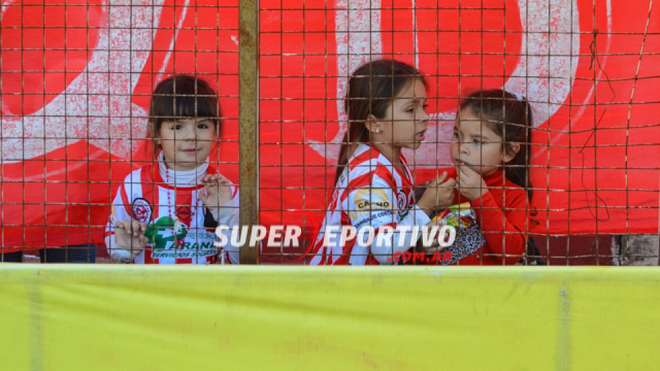 El público acompañó al Rojiblanco en la tarde del domingo.