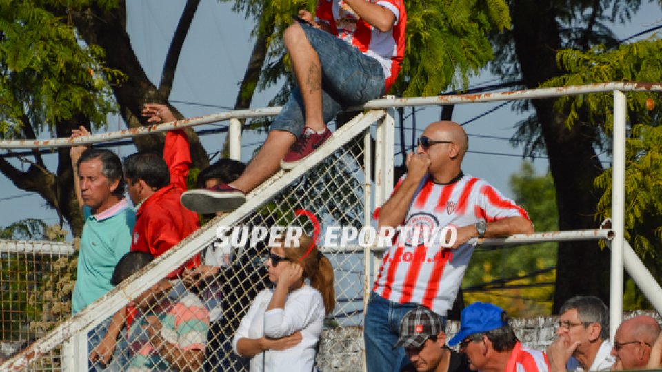 El público acompañó al Rojiblanco en la tarde del domingo.