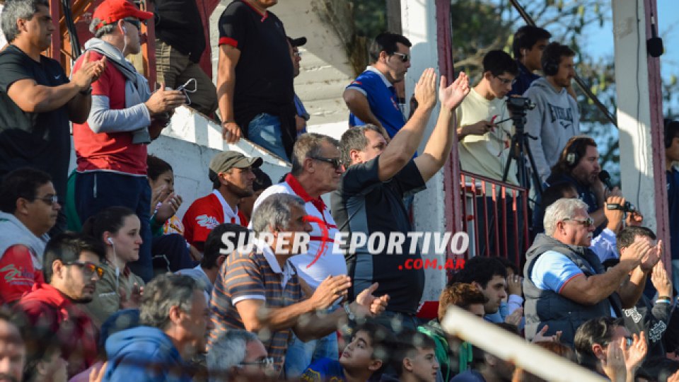 El público acompañó al Rojiblanco en la tarde del domingo.