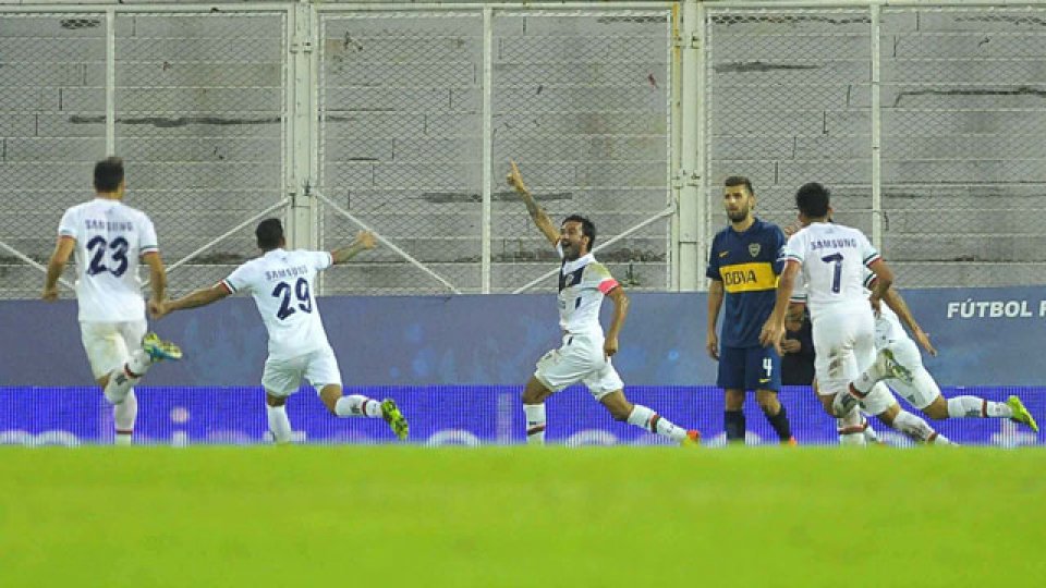 Vélez le dio un duro golpe a Boca.