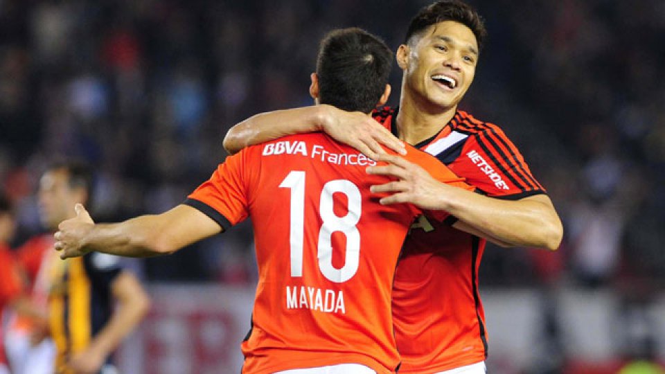 Teo Gutiérrez y Mayada festejan para el Millonario.