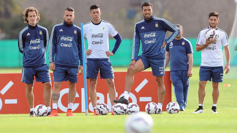 14 futbolistas se hicieron presentes en el predio de Ezeiza