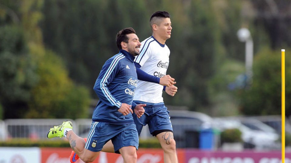 14 futbolistas se hicieron presentes en el predio de Ezeiza