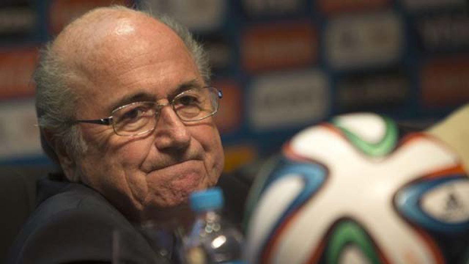 Blatter no puede ocupar ningún cargo relacionada con el fútbol por 8 años.
