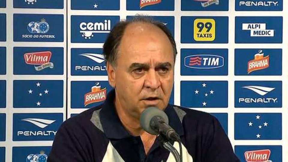 Marcelo Oliveira, con los ojos rojos, anuncia su salida de Cruzeiro