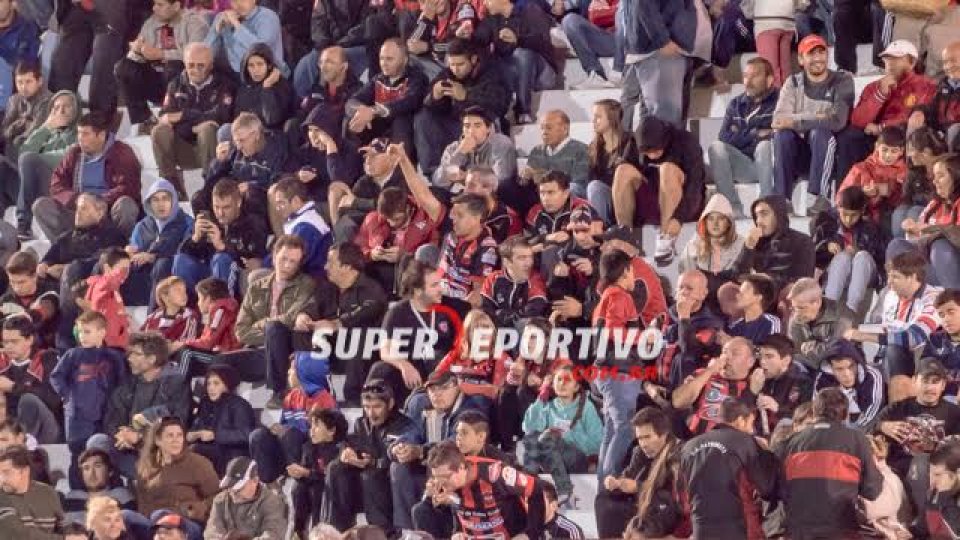 Las postales de Patronato y Guaraní Antonio Franco en el Grella.