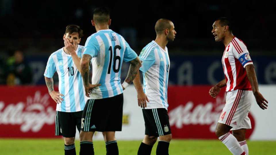 Fue 2-2, en La Serena. Goles de Agüero y Messi, de penal.