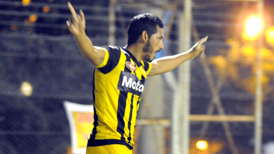 Arraya marcó el primer gol de Santamarina.