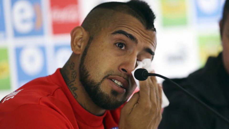 Arturo Vidal se mostró muy emocionado en la conferencia de prensa.