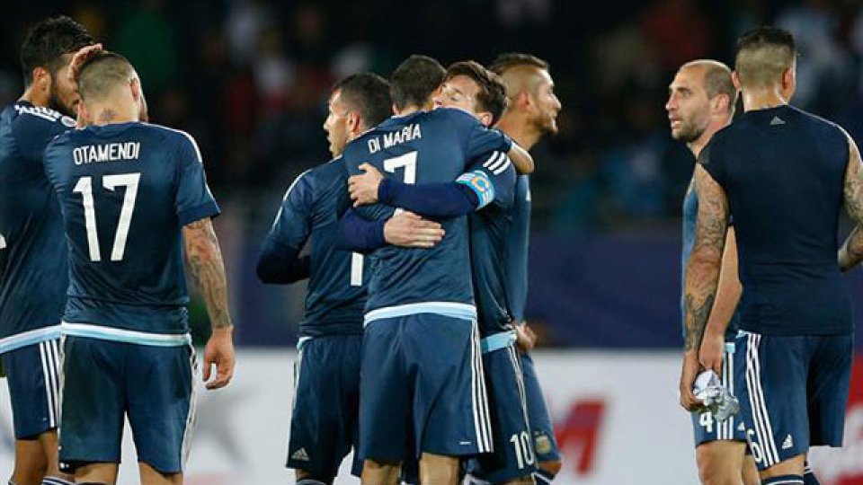 Argentina cierra su participación en el Grupo B.