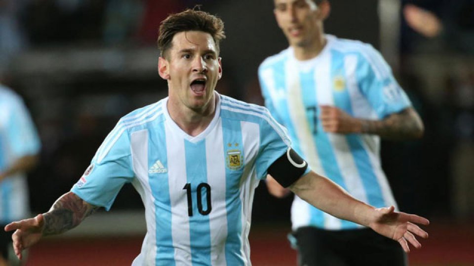 Cuánto cuesta la exclusiva remera con la que Messi se sumó a la Selección?  - Olé