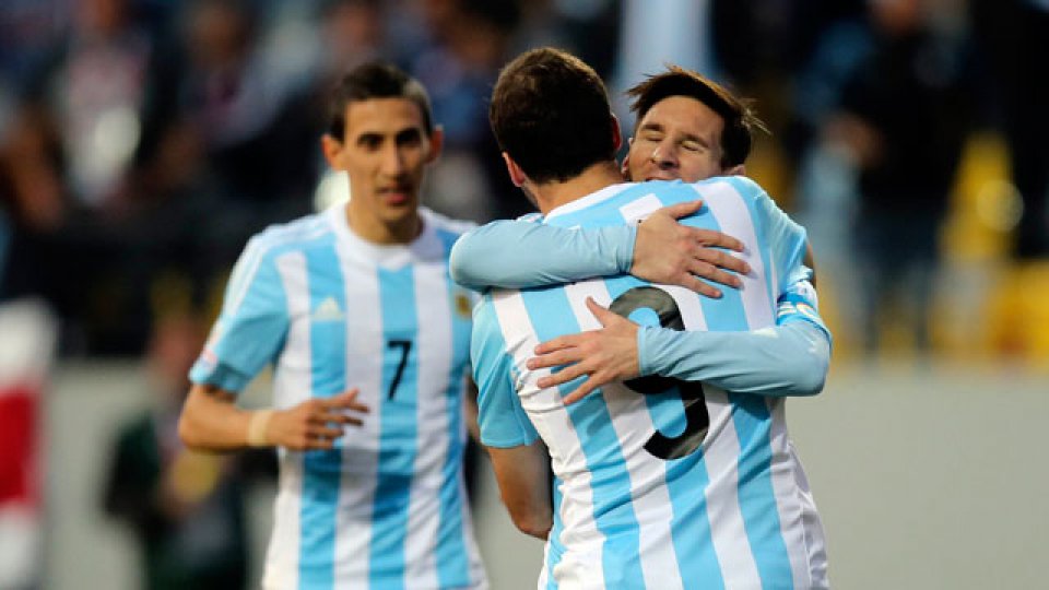 Argentina terminó puntera del grupo con siete unidades.