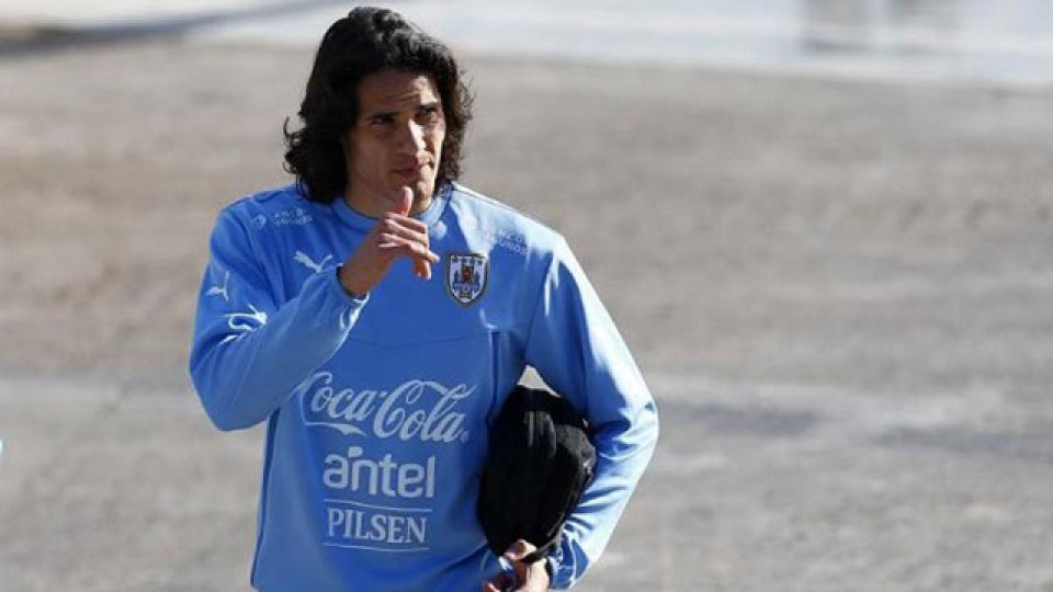 Cavani está evaluando abandonar la concentración de la Celeste.