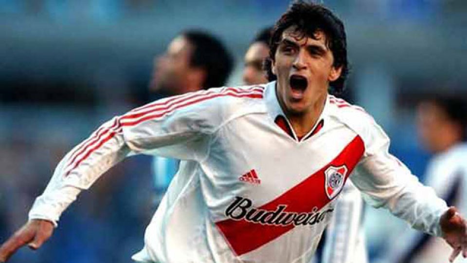 Lucho González vuelve a ponerse la camiseta de River