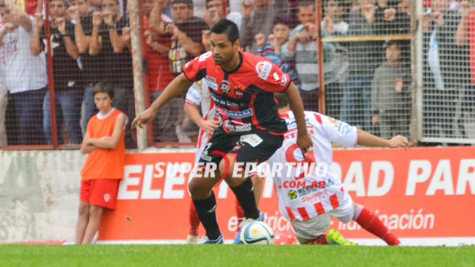 Patronato y Atlético Paraná, en el choque más esperado.