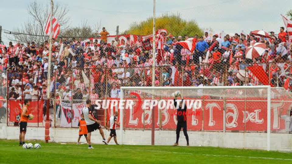 Todo el color de los hinchas en el clásico paranense.