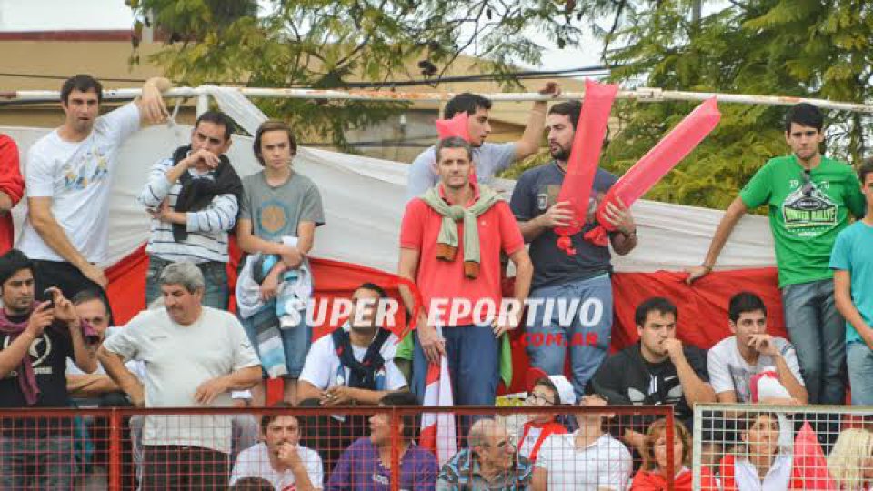 Todo el color de los hinchas en el clásico paranense.