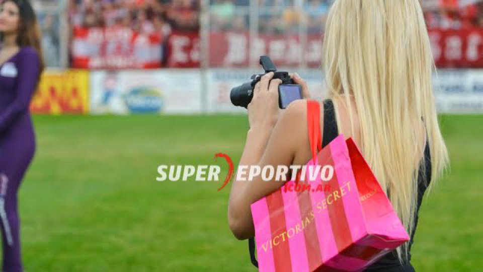 Todo el color de los hinchas en el clásico paranense.