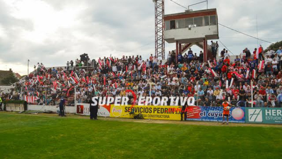Todo el color de los hinchas en el clásico paranense.
