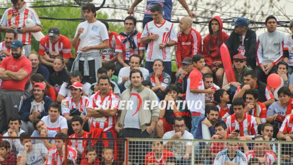 Todo el color de los hinchas en el clásico paranense.