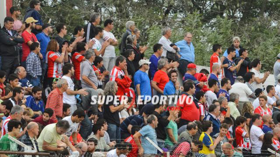 Todo el color de los hinchas en el clásico paranense.