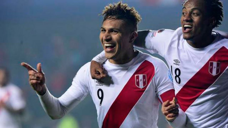 Per&uacute; venci&oacute; a Paraguay por 2-0, con los goles de Carrillo y Guerrero.