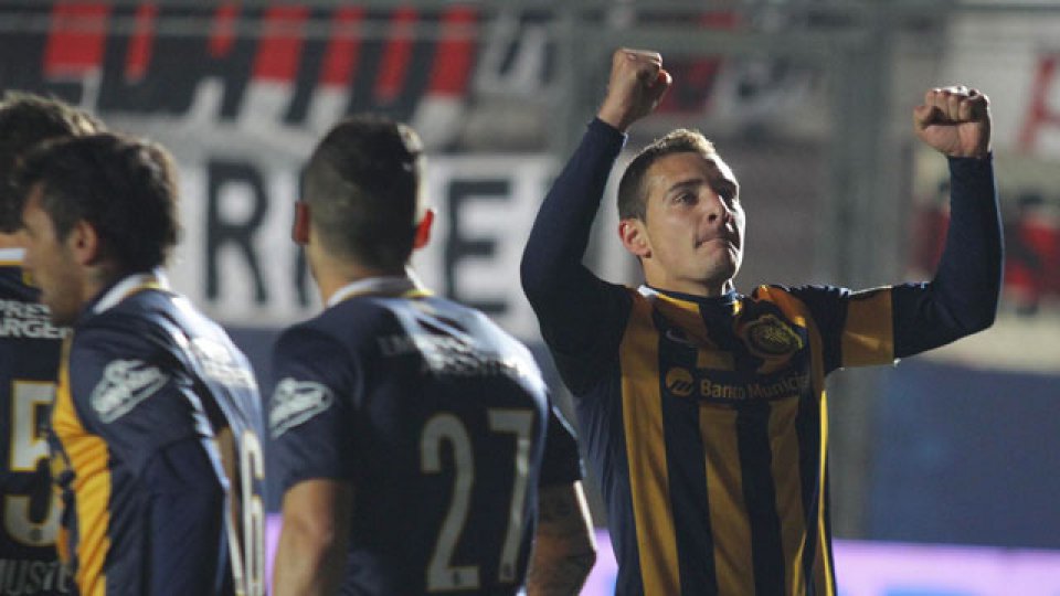 Marco Ruben y Aguirre marcaron los goles del Canalla.