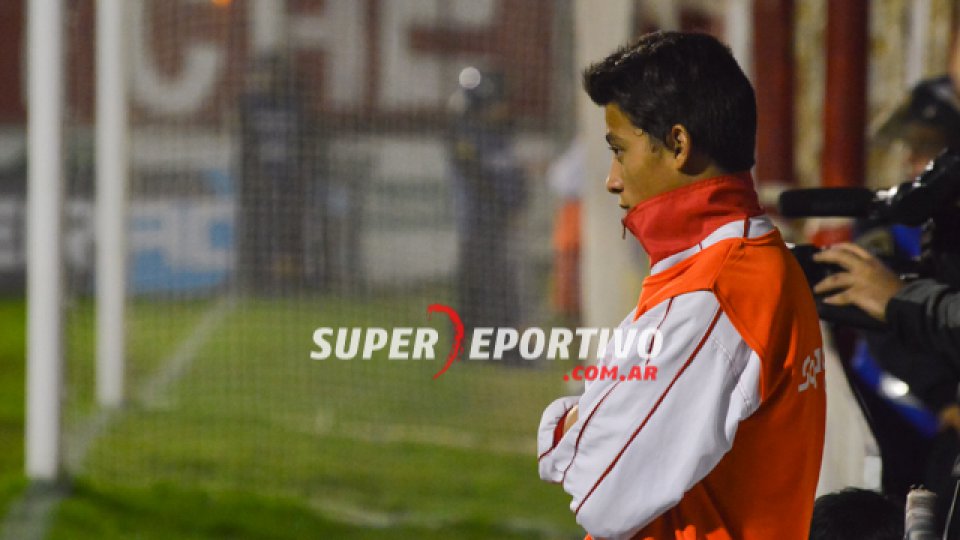 Los hinchas de Atlético Paraná colmaron el Pedro Mutio para alentar el equipo.