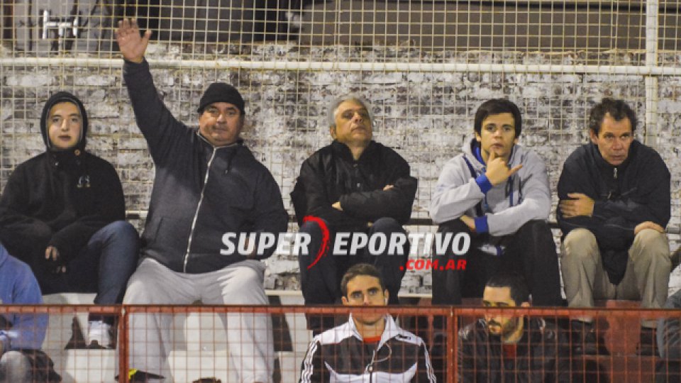 Los hinchas de Atlético Paraná colmaron el Pedro Mutio para alentar el equipo.