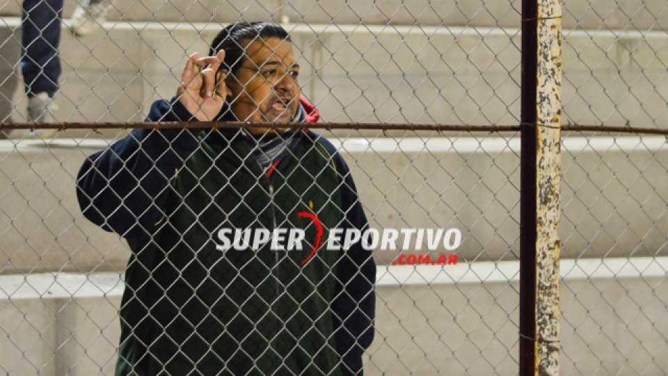 Los hinchas de Atlético Paraná colmaron el Pedro Mutio para alentar el equipo.