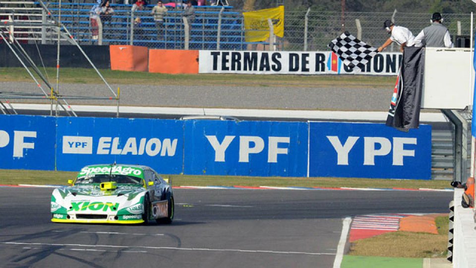 El piloto de Chevrolet se impuso en la primera final del fin de semana.