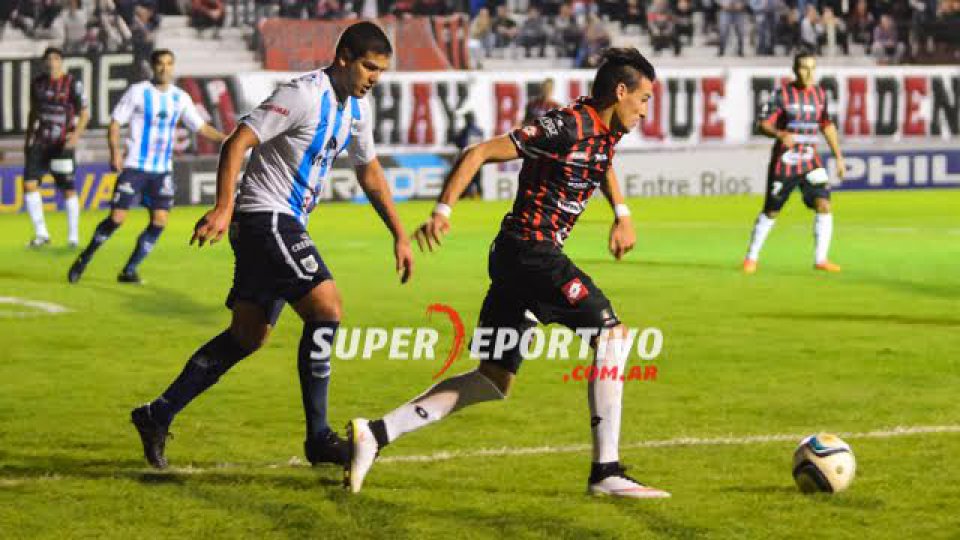 Patronato le ganó al Lobo y se adueñó de la cima.