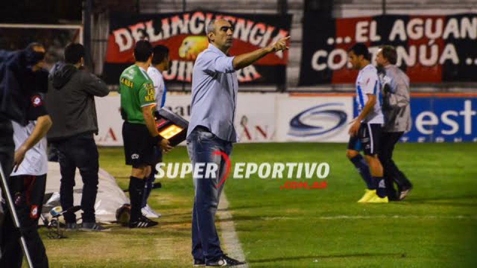 Patronato le ganó al Lobo y se adueñó de la cima.