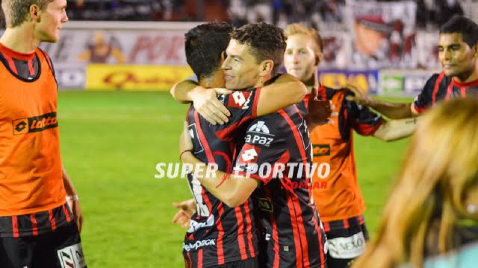 Patronato le ganó al Lobo y se adueñó de la cima.