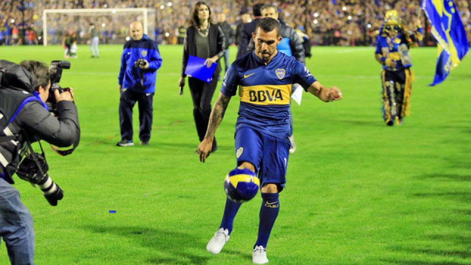 El Apache regresó al club de La Rivera que vivió una fiesta para recibirlo.